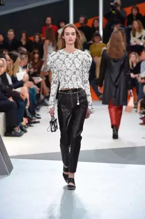 Louis Vuitton Fall 2015: Ang Umaabot Masuot