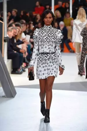 Louis Vuitton Fall 2015: Geljek geýip bolýar