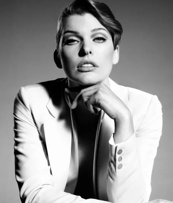 Milla Jovovich kanggo Vogue Jerman Februari 2011 dening Francesco Carrozzini