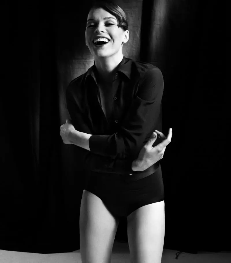 Milla Jovovich pre nemecký Vogue február 2011 od Francesca Carrozziniho