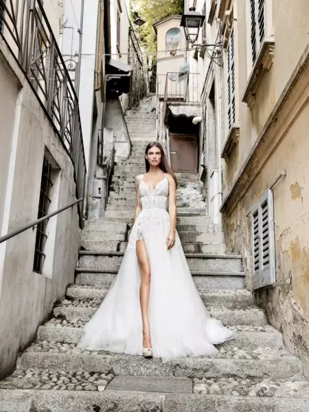 Bianca Balti Dazzles ni Alessandro Angelozzi Couture 2020 Awọn aṣọ Bridal