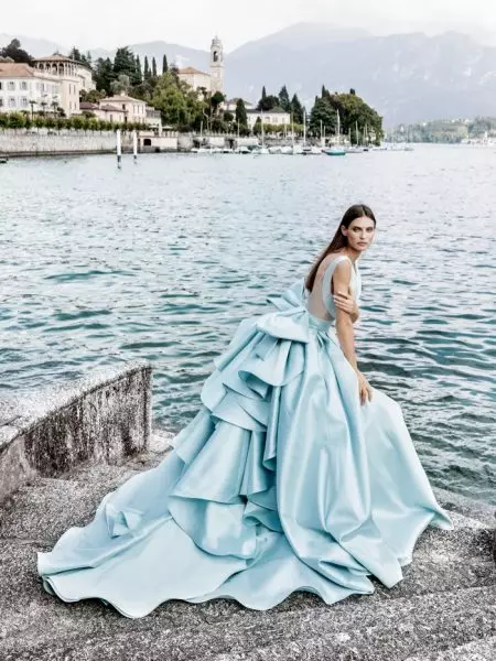 Bianca Balti Tgħammix fl-Ilbiesi tal-Għarusa tal-Couture 2020 ta' Alessandro Angelozzi