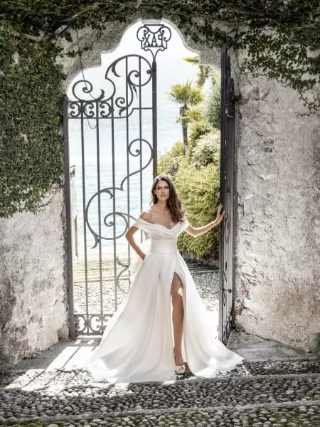 Bianca Balti éblouit dans les robes de mariée Alessandro Angelozzi Couture 2020