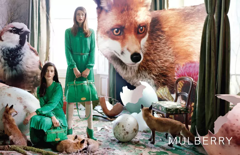 Mulberry Fall 2011 Campaign | Tati Cotliar ແລະ Julia Saner ໂດຍ Tim Walker