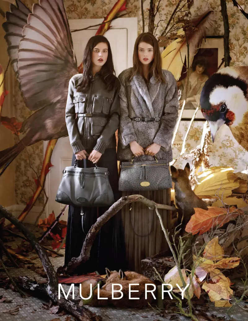 Kampanye Musim Gugur Mulberry 2011 | Tati Cotliar & Julia Saner oleh Tim Walker