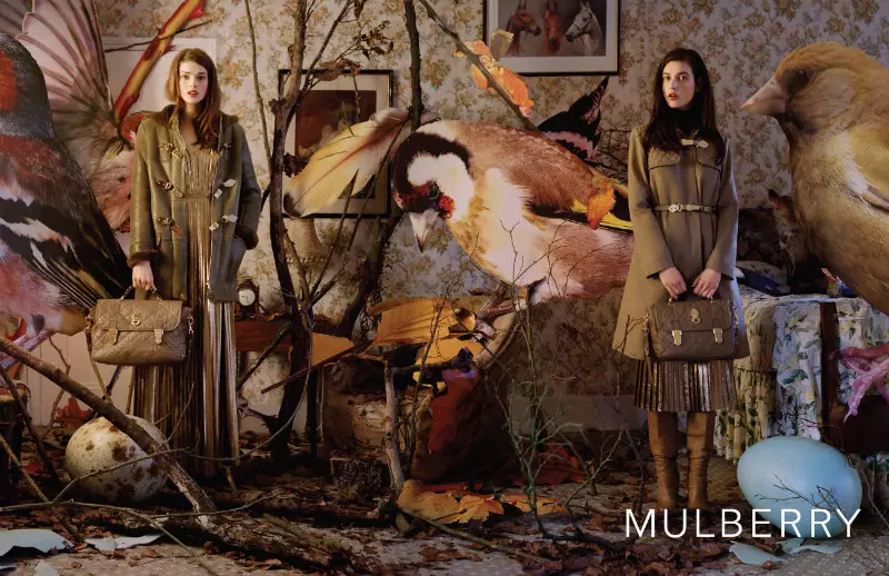 Kampanye Musim Gugur Mulberry 2011 | Tati Cotliar & Julia Saner oleh Tim Walker