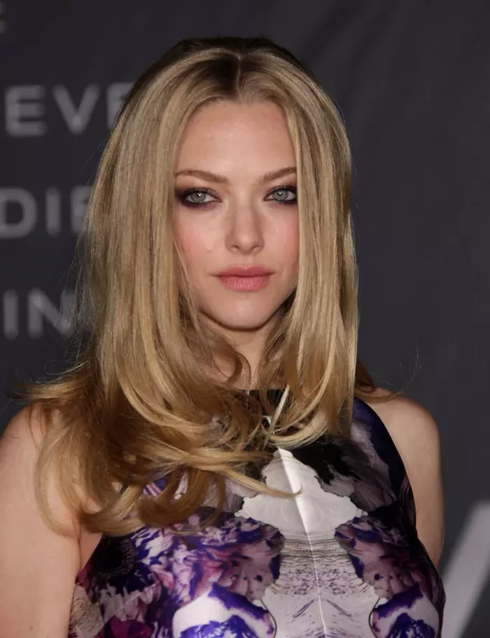 اداکارہ کے مطابق امانڈا سیفریڈ کے سنہرے بالوں کا رنگ قدرتی ہے۔ تصویر: DFree / Shutterstock.com