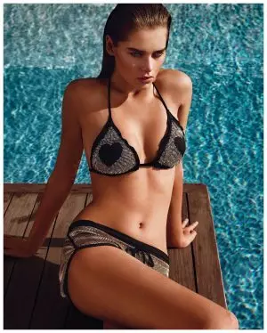 Solveig Mork ist Glam in trendigen Badeanzügen für die Twin-Set-Kampagne 2015