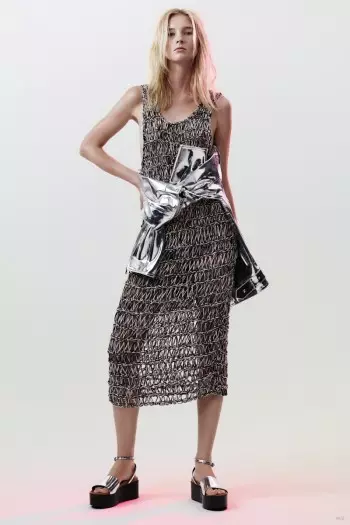 McQ Alexander McQueen 2015 වසන්තය සඳහා 90 ගණන්වලට යයි