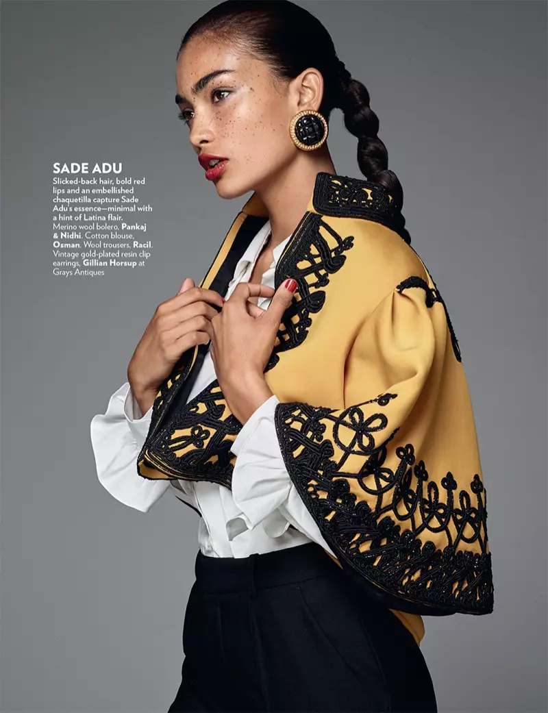 La modella Kelly Gale indossa un look elegante mentre canalizza Sade Adu