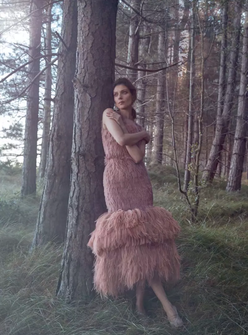 Kati Nescher és una visió absoluta per a Harper's Bazaar UK