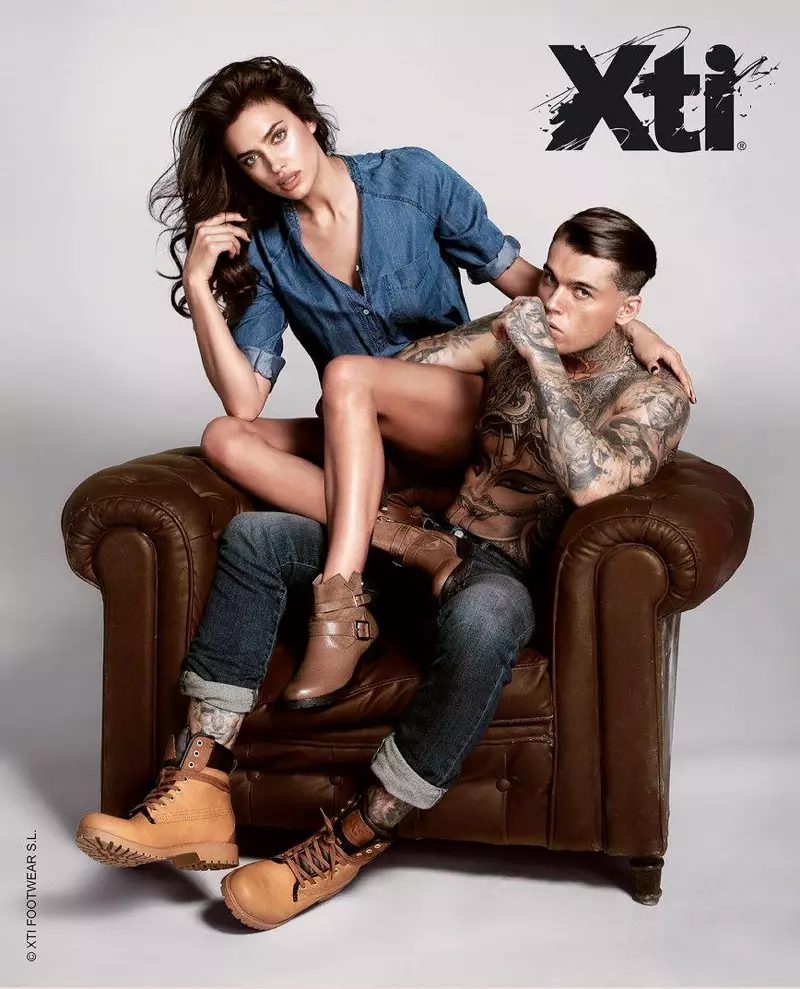 Irina poserar tillsammans med den manliga modellen Stephen James i annonserna