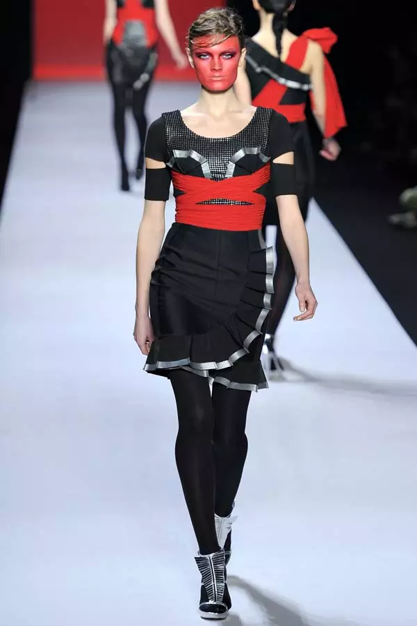 Viktor & Rolf Fall 2011 | សប្តាហ៍ម៉ូតប៉ារីស