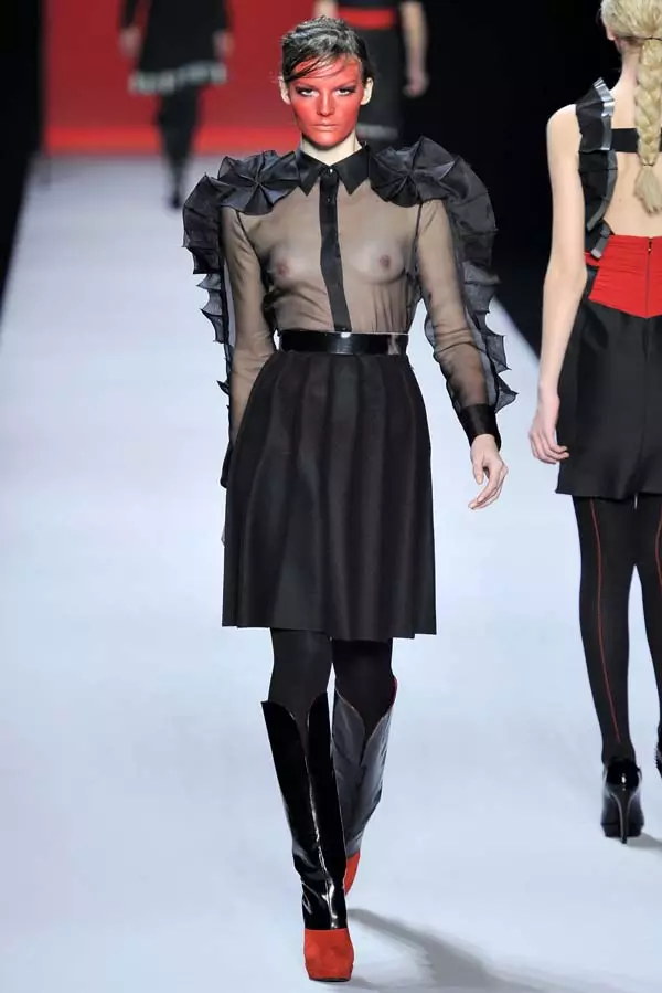 Viktor & Rolf Fall 2011 | Paris Fashion Week