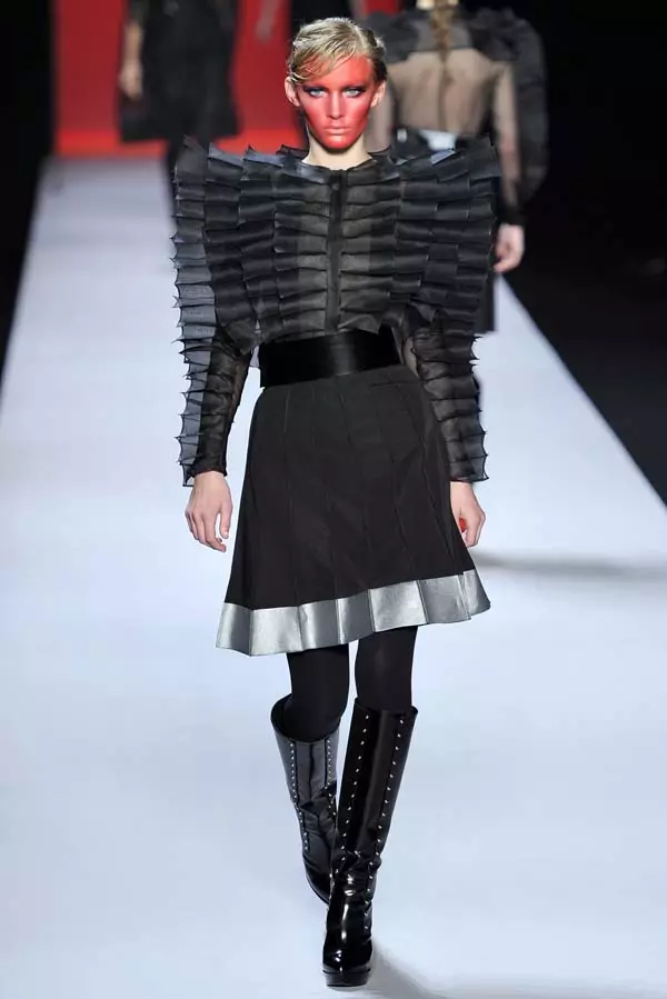 Viktor & Rolf Fall 2011 | Wiki ya Mitindo ya Paris