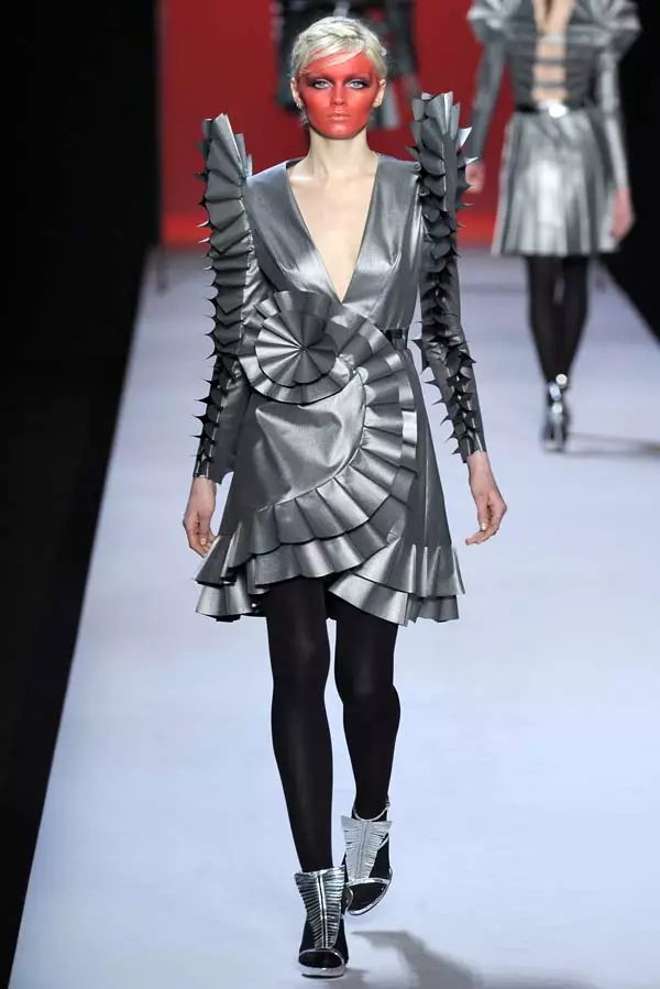 Viktor & Rolf Aŭtuno 2011 | Pariza Modsemajno