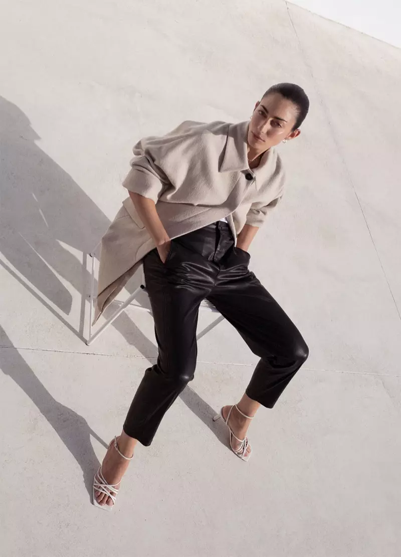 Conie Vallese estrela o lookbook outono-inverno 2019 da Zara Neutral Necessities