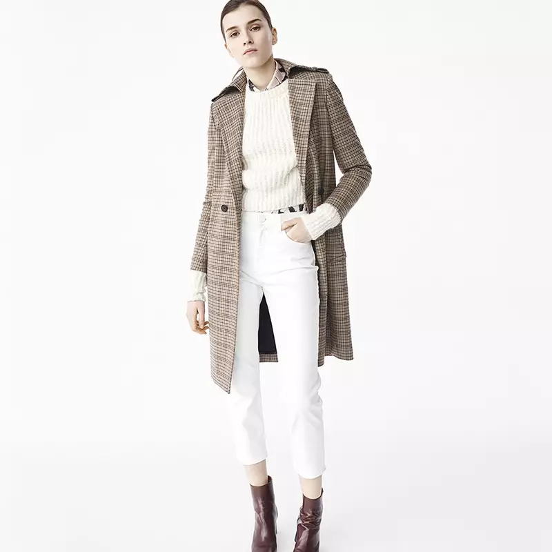 Sandro Fall 2016: plaid jas, geribbelde trui en wite denim broek