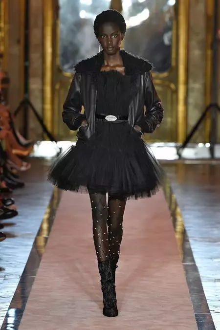 Giambattista Valli x H&M Runway Show uchun Rimni oladi