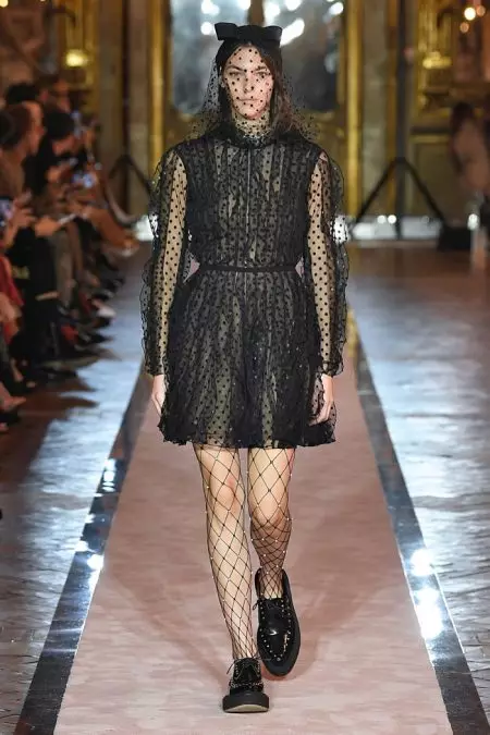 Giambattista Valli x H&M hëlt Rom fir Runway Show