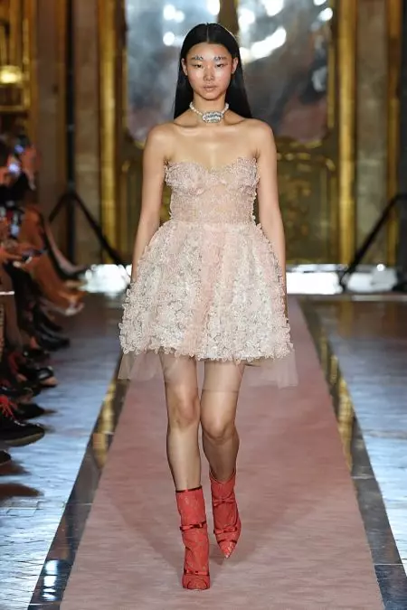 Giambattista Valli x H&M leva Roma para desfile