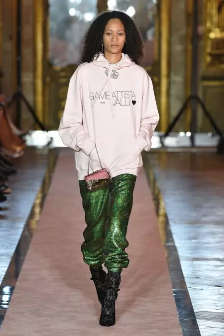 Giambattista Valli x H&M waxay Rome u qaadaa bandhiga Runway