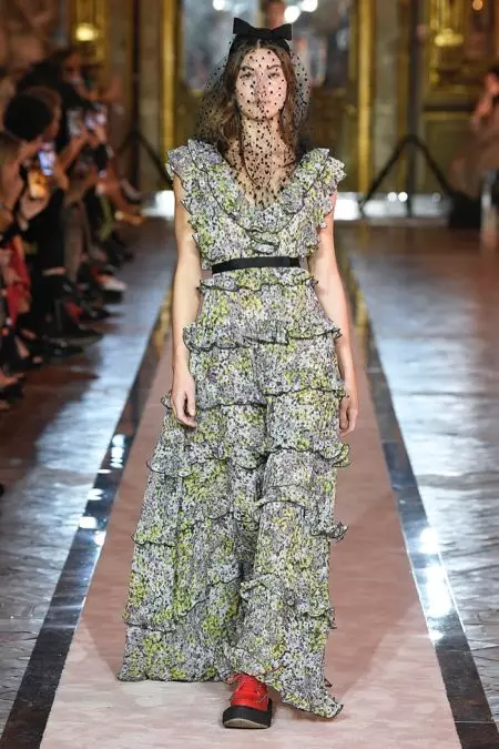 Giambattista Valli x H&M vie Rooman Runway Show'ssa