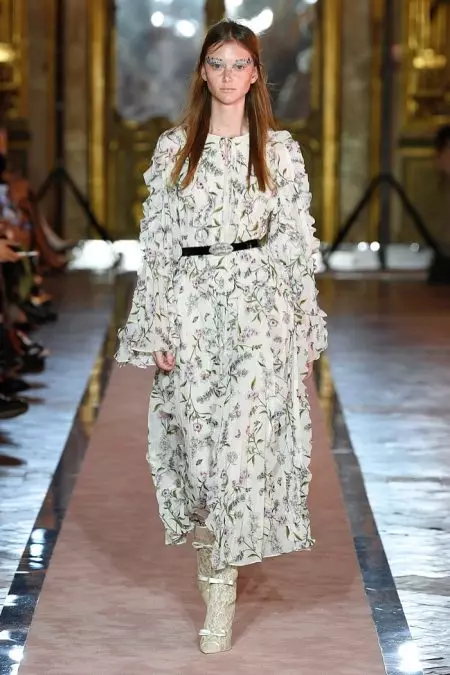 Giambattista Valli x H&M dia maka an'i Roma amin'ny fampisehoana an-dalamby