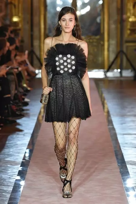 Giambattista Valli x H&M hëlt Rom fir Runway Show