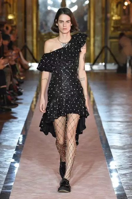 Giambattista Valli x H&M waxay Rome u qaadaa bandhiga Runway