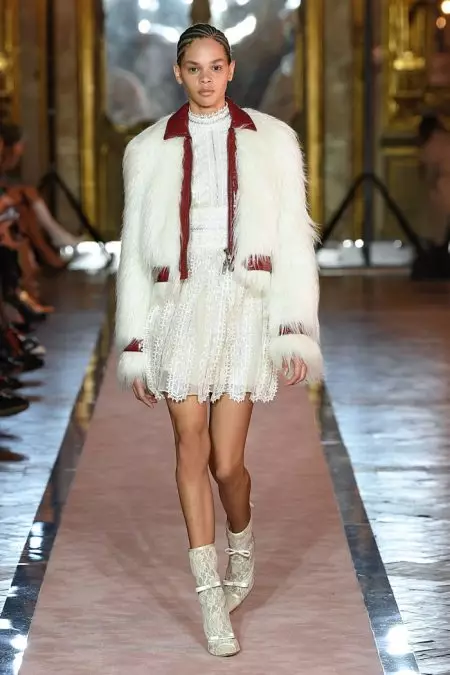 Giambattista Valli x H&M dia maka an'i Roma amin'ny fampisehoana an-dalamby