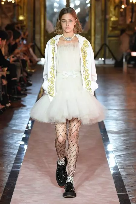 Giambattista Valli x H&M na-ewere Rome maka ihe ngosi runway