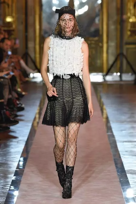 Giambattista Valli x H&M Njupuk Roma kanggo Runway Show