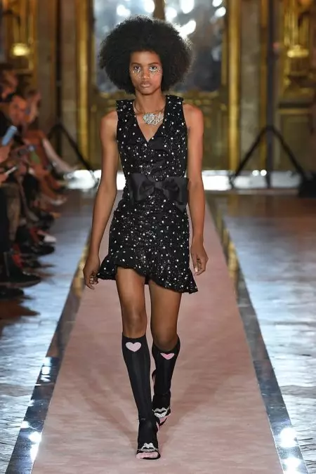 Giambattista Valli x H&M Runway Show uchun Rimni oladi