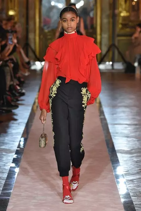 Giambattista Valli x H&M Membawa Roma untuk Runway Show