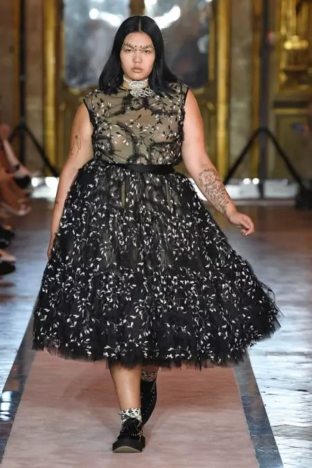 Giambattista Valli x H&M leva Roma para desfile