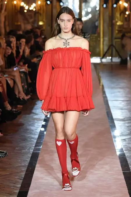 Giambattista Valli x H&M Gikuha ang Roma alang sa Runway Show