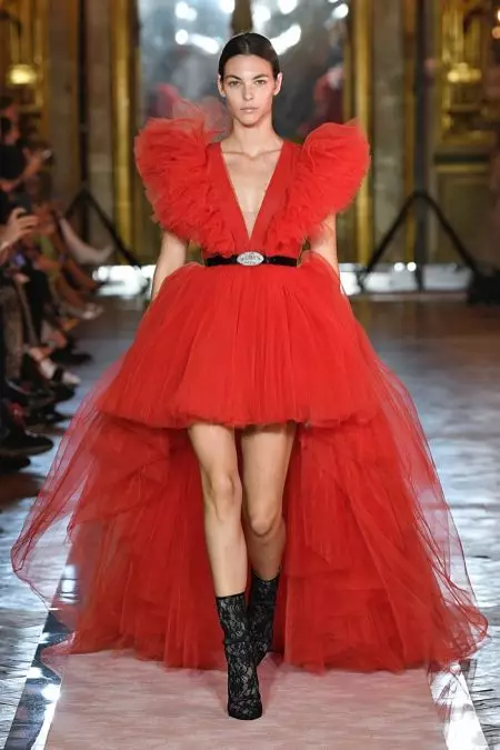 Giambattista Valli x H&M hëlt Rom fir Runway Show