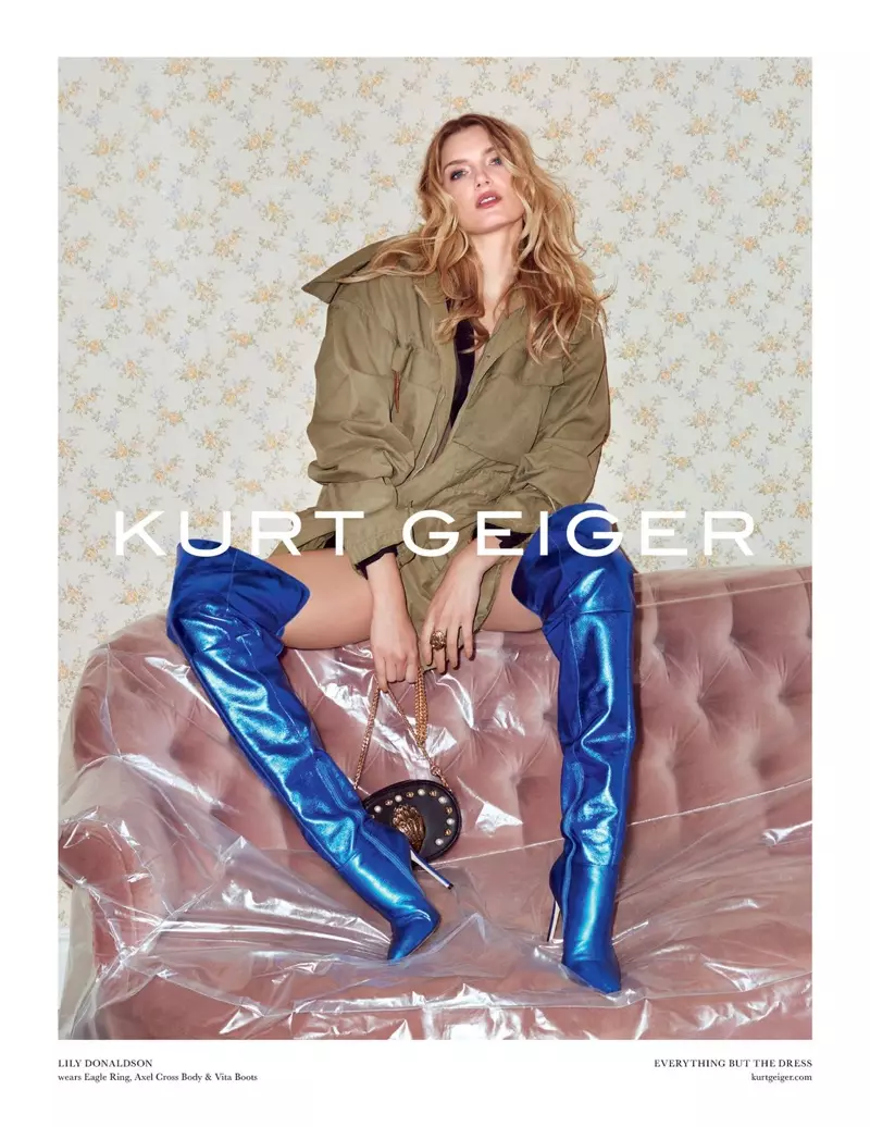 Lily Donaldson o eme ka lirifi tse fihlang liropeng bakeng sa lets'olo la hoetla la mariha la 2017 la Kurt Geiger.