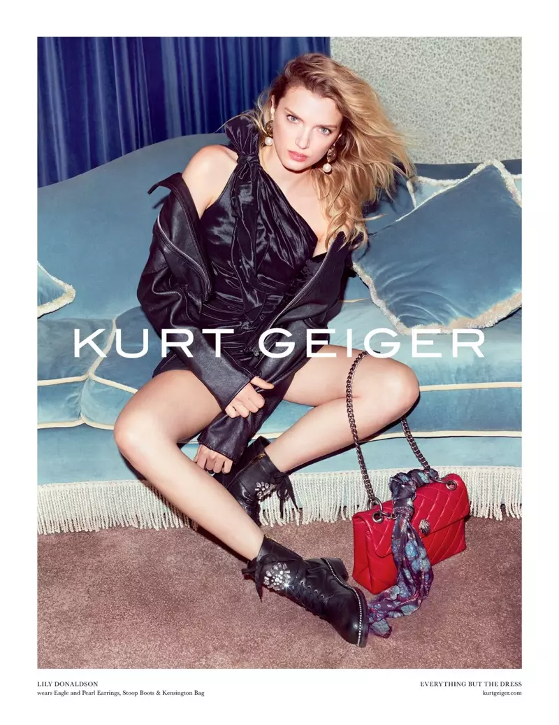 Lily Donaldson sport leren laarsjes en gewatteerde handtas in Kurt Geiger's herfst-winter 2017-campagne