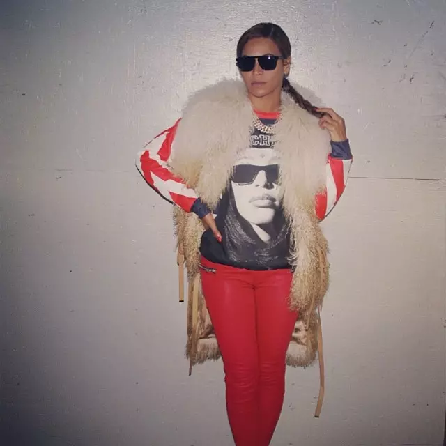 Beyonce porta una camisa i un abric d'Aaliyah