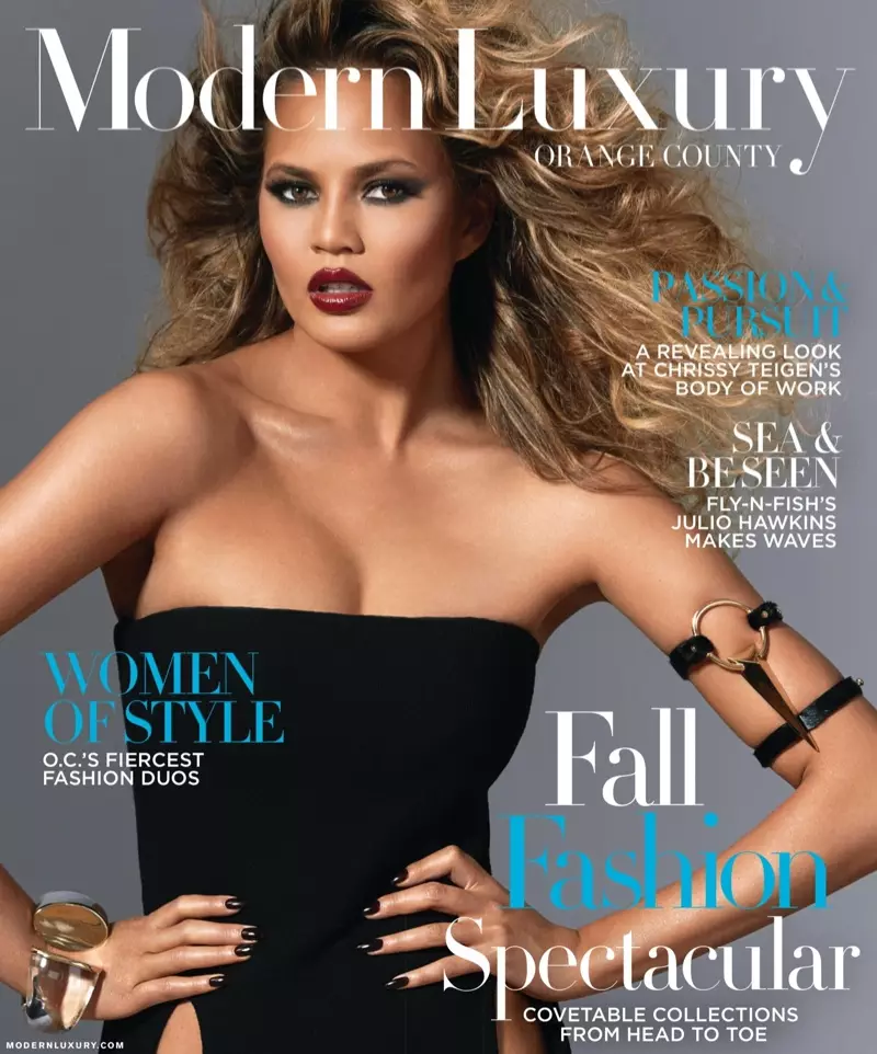 Chrissy Teigen on Modern Igbadun Kẹsán 2015 ideri