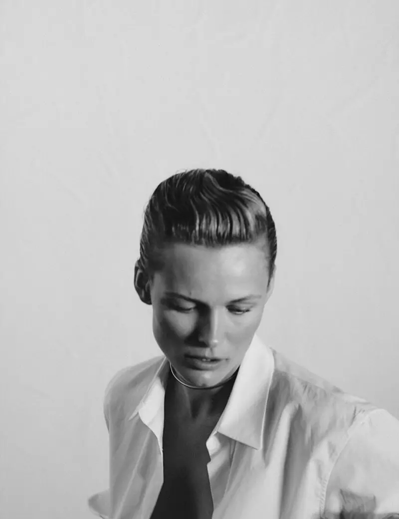 Edita Vilkeviciute preizkuša elegantne poletne sloge za Vogue Poland