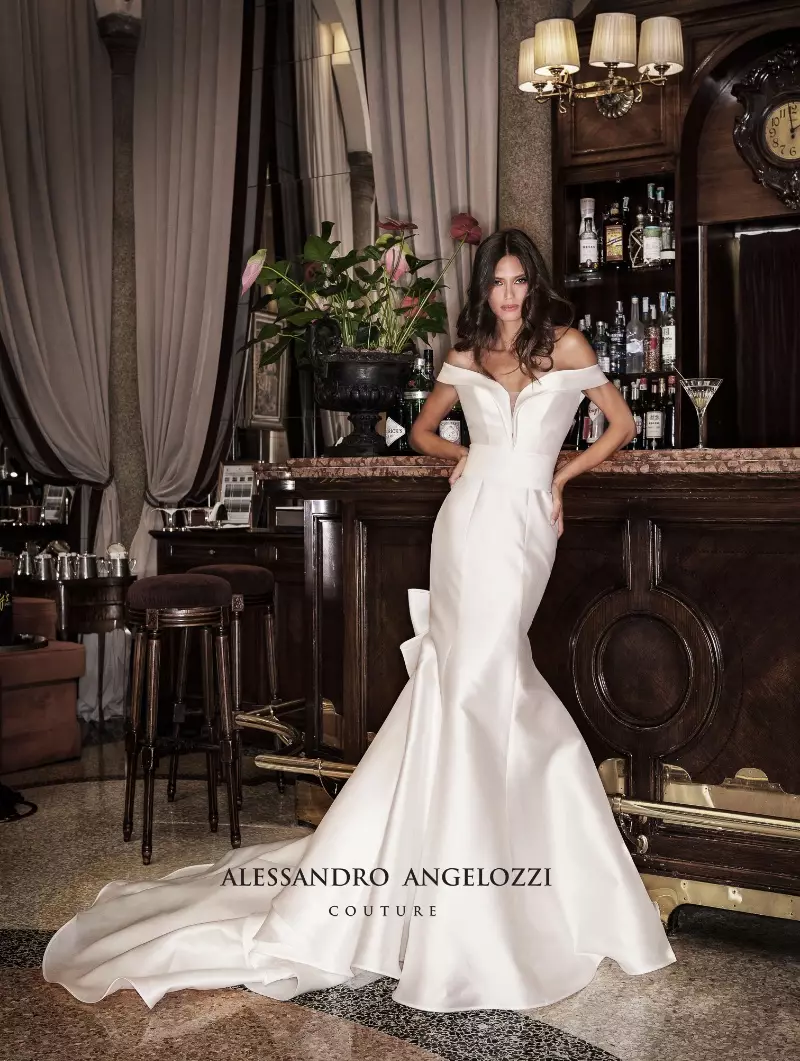 Bianca Balti ngagem gaun putri duyung dina kampanye koleksi Bridal Alessandro Angelozzi Couture 2019