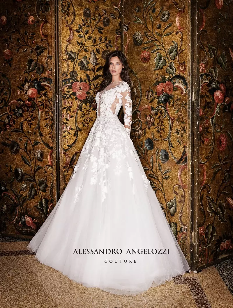 ბიანკა ბალტი პოზირებს Alessandro Angelozzi Couture 2019 საქორწილო კოლექციის კამპანიისთვის