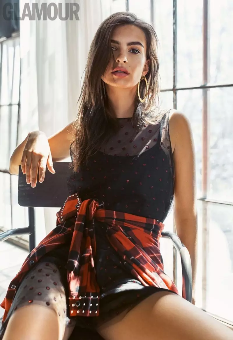 Emily Ratajkowski porte des looks de fille cool dans Glamour UK