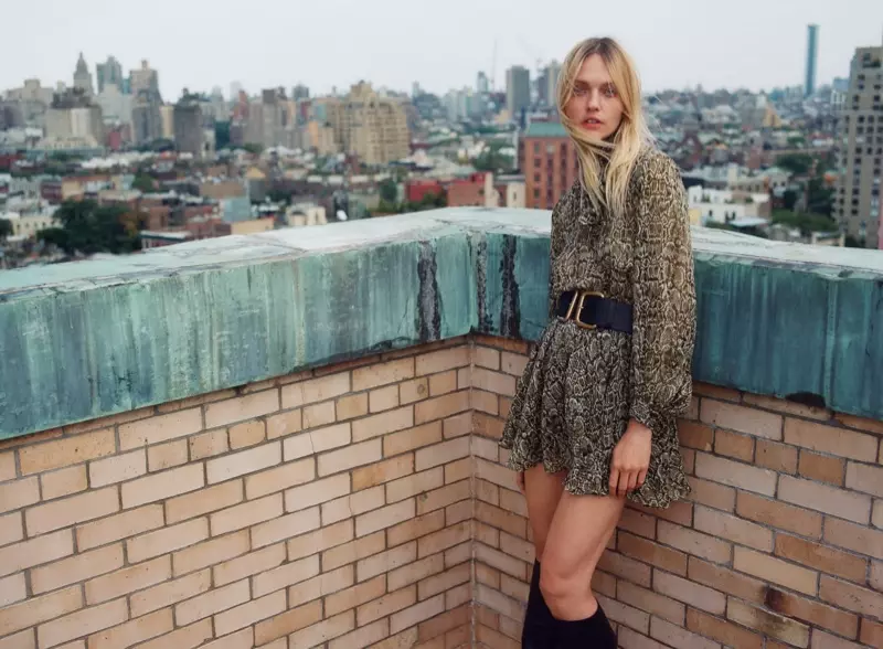 Sasha Pivovarova 모델 Zara 동물 프린트 드레스.