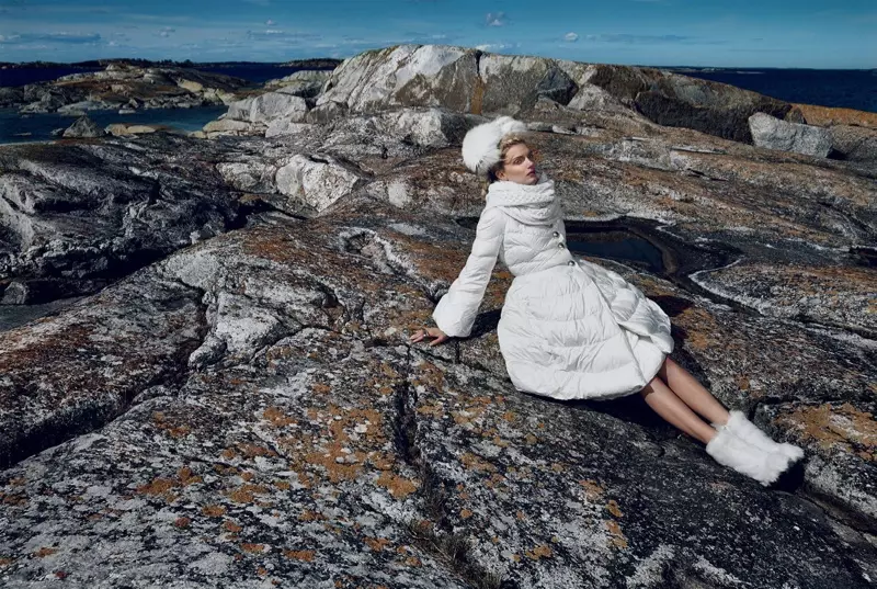 Lily Donaldson je 'Severská kráľovná' v redakčnom systéme Wintry Vogue Japan