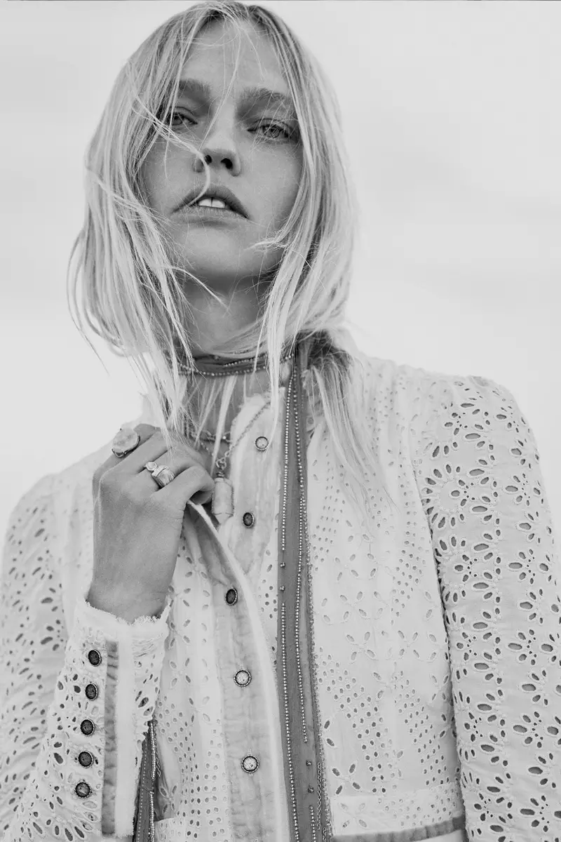 Sasha Pivovarova usa estilo boêmio no guia de tendências outono 2020 da Zara.