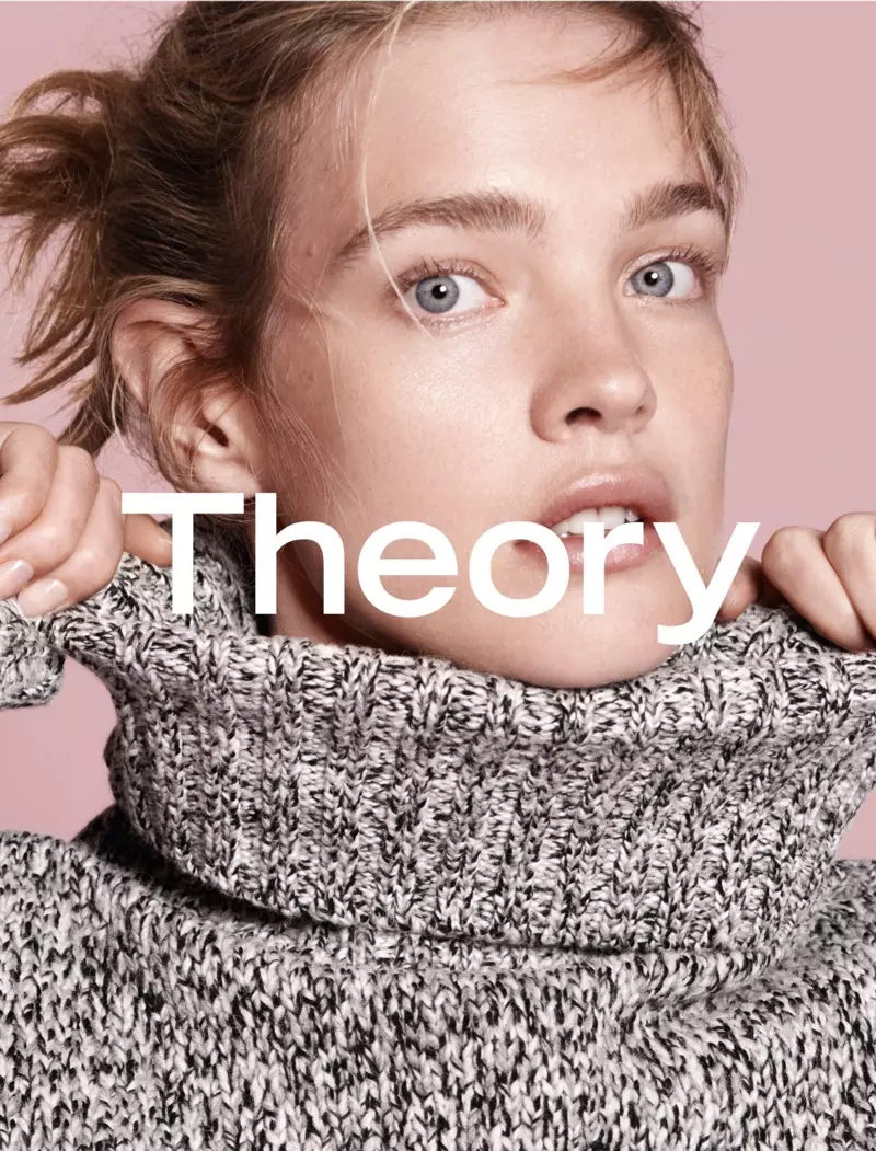 Natalia heeft een rommelige opgestoken kapsel voor Theory's herfstcampagne van 2015